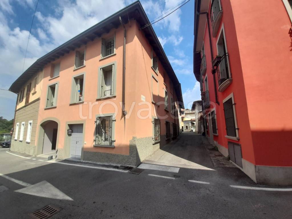 appartamento in vendita a Capriate San Gervasio in zona Capriate