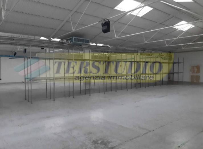 capannone in vendita a Capriate San Gervasio in zona Capriate
