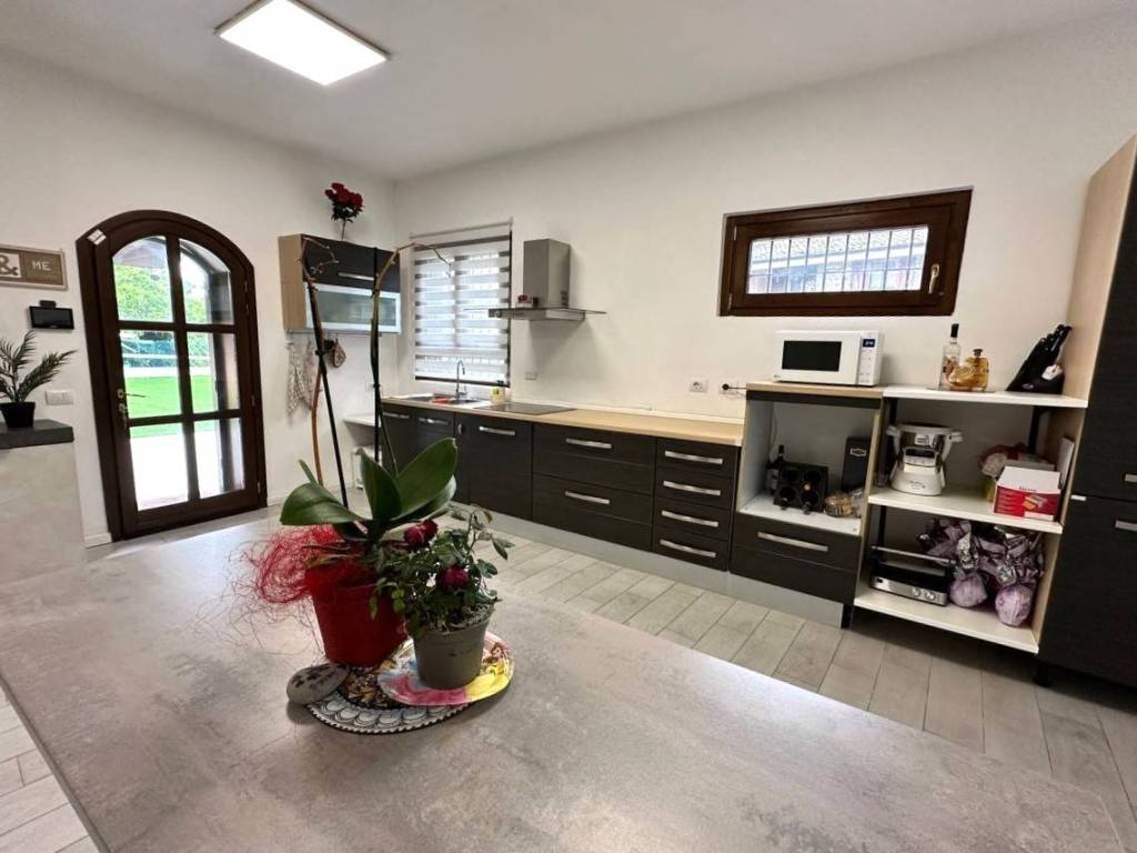 casa indipendente in vendita a Capriate San Gervasio in zona Capriate
