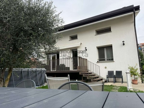 casa indipendente in vendita a Capriate San Gervasio in zona Capriate