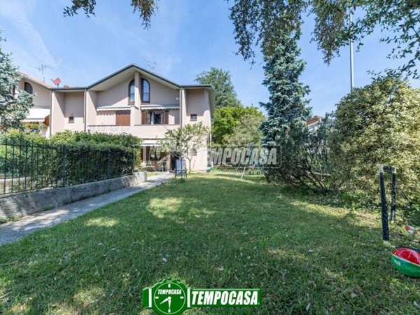 casa indipendente in vendita a Capriate San Gervasio in zona Capriate