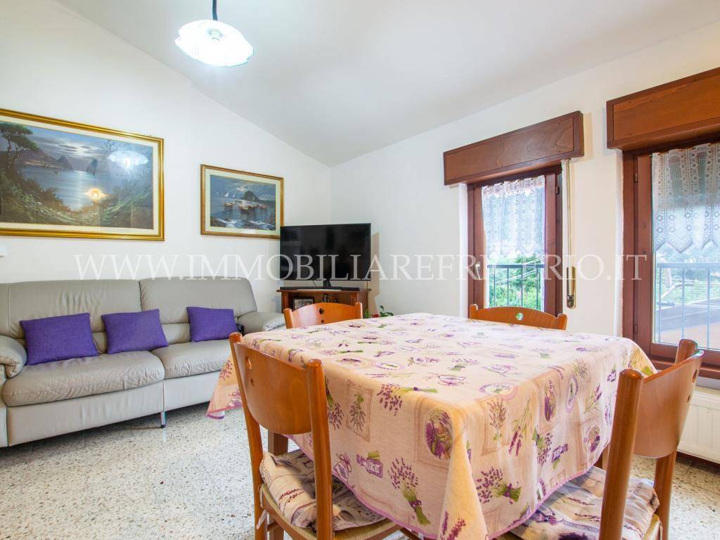 appartamento in vendita a Caprino Bergamasco in zona Celana