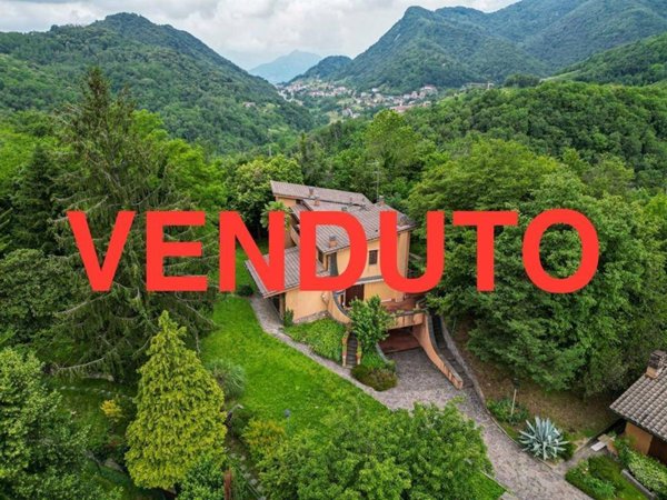 casa indipendente in vendita a Caprino Bergamasco