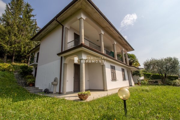 casa indipendente in vendita a Caprino Bergamasco
