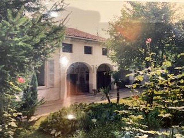 villa in vendita a Caprino Bergamasco