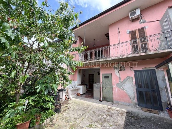 casa indipendente in vendita a Caprino Bergamasco in zona Perlupario