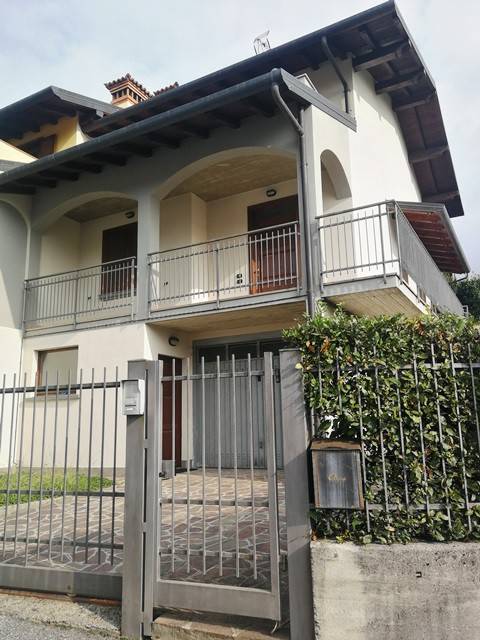 casa indipendente in vendita a Caprino Bergamasco