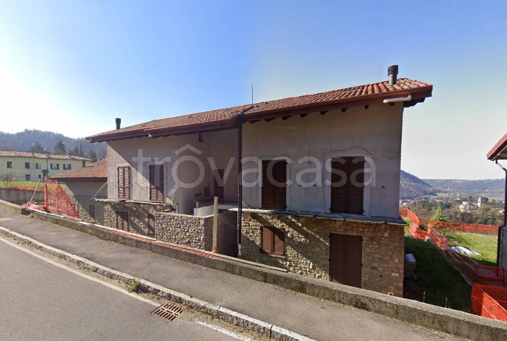 appartamento in vendita a Caprino Bergamasco