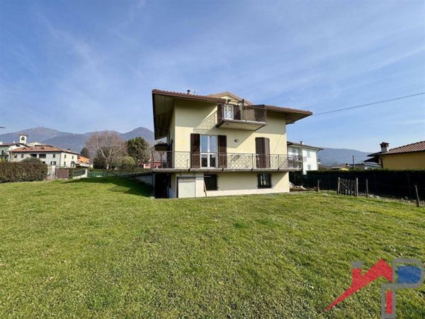 casa indipendente in vendita a Caprino Bergamasco in zona Sant'Antonio d'Adda
