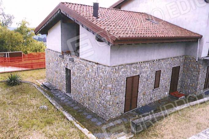 casa indipendente in vendita a Caprino Bergamasco