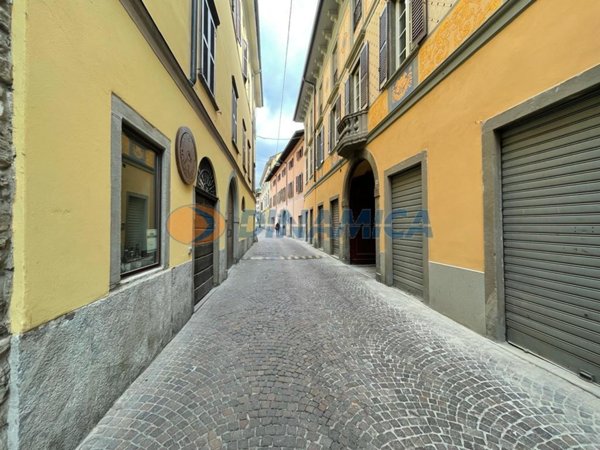 negozio in vendita a Caprino Bergamasco
