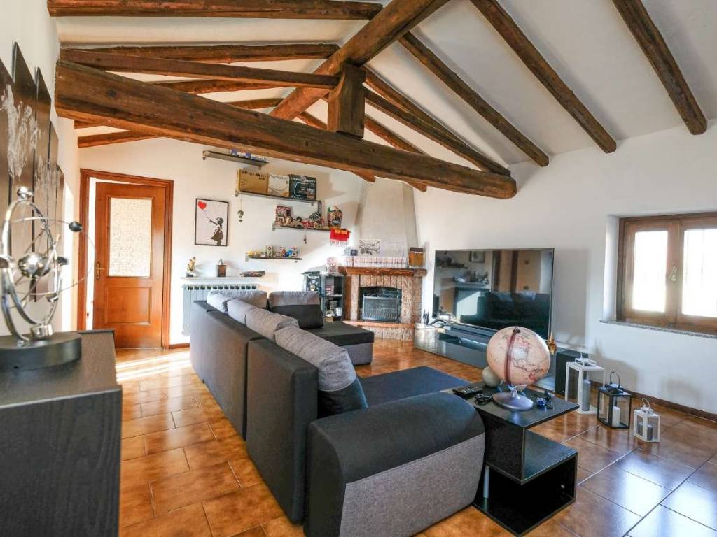 appartamento in vendita a Caprino Bergamasco