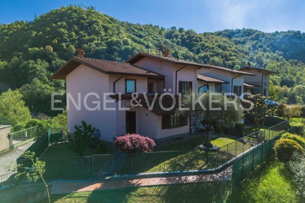 casa indipendente in vendita a Caprino Bergamasco