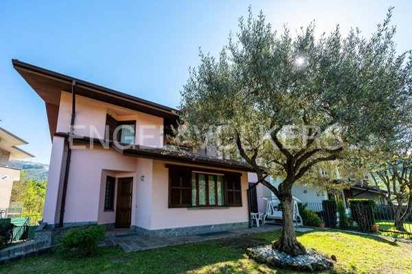 casa indipendente in vendita a Caprino Bergamasco