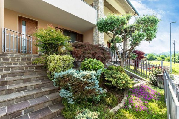 casa indipendente in vendita a Caprino Bergamasco