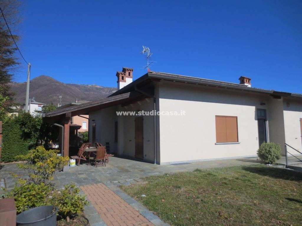 casa indipendente in vendita a Caprino Bergamasco