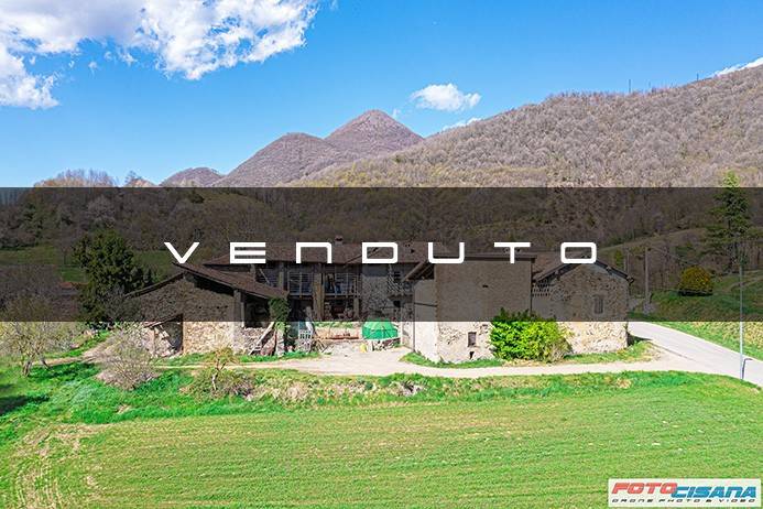 casale in vendita a Caprino Bergamasco in zona Prato