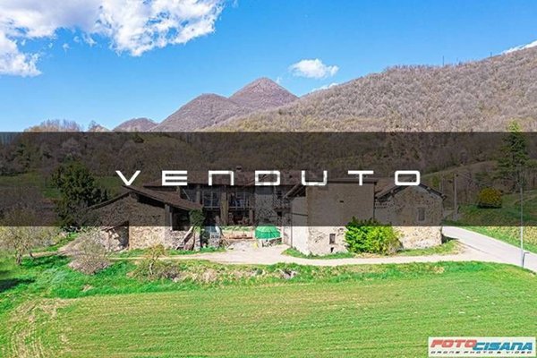 casale in vendita a Caprino Bergamasco in zona Prato