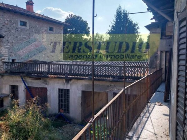 casa indipendente in vendita a Caprino Bergamasco