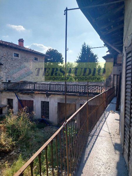 negozio in vendita a Caprino Bergamasco