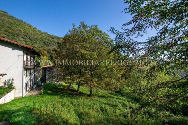 casa indipendente in vendita a Caprino Bergamasco in zona Opreno