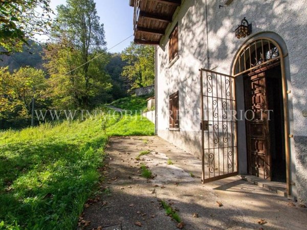 casa indipendente in vendita a Caprino Bergamasco in zona Opreno