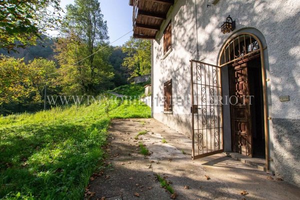 casa indipendente in vendita a Caprino Bergamasco in zona Opreno