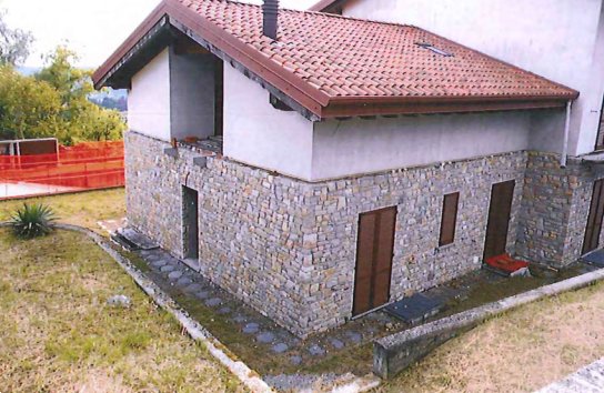 appartamento in vendita a Caprino Bergamasco in zona Celana