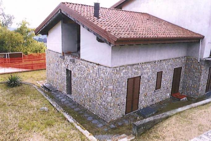 casa indipendente in vendita a Caprino Bergamasco