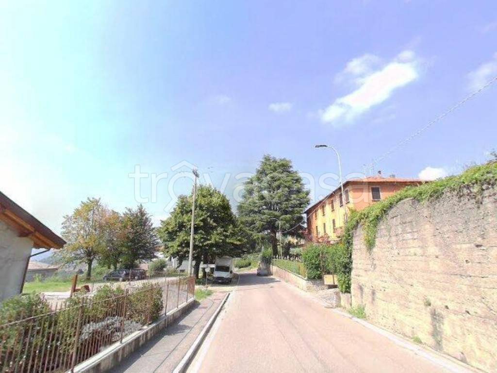appartamento in vendita a Caprino Bergamasco