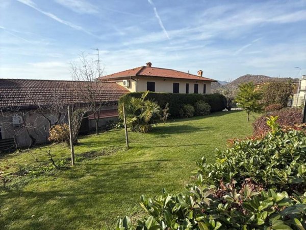 casa indipendente in vendita a Caprino Bergamasco