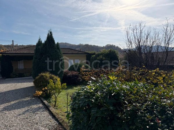 casa indipendente in vendita a Caprino Bergamasco in zona Celana