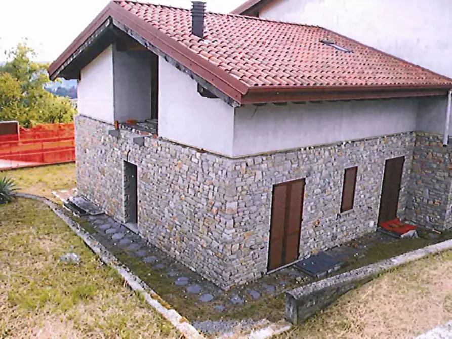 appartamento in vendita a Caprino Bergamasco in zona Celana