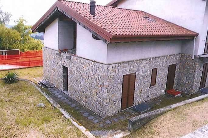 appartamento in vendita a Caprino Bergamasco in zona Celana