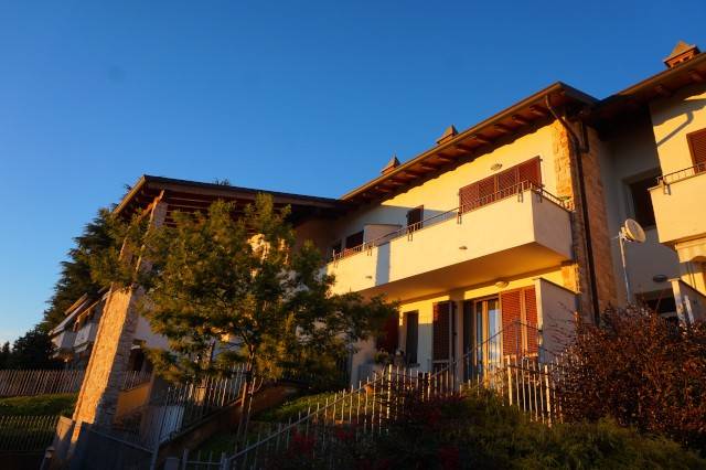 appartamento in vendita a Caprino Bergamasco