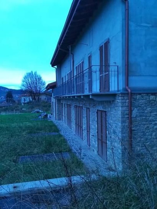 quadrivano in vendita a Caprino Bergamasco in zona Celana