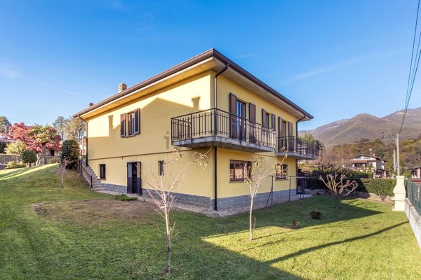 casa indipendente in vendita a Caprino Bergamasco