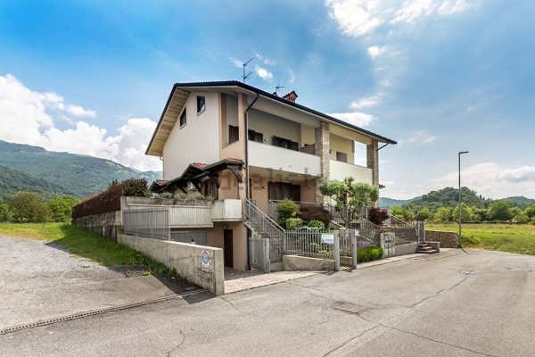 casa indipendente in vendita a Caprino Bergamasco