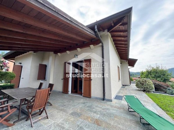 casa indipendente in vendita a Caprino Bergamasco