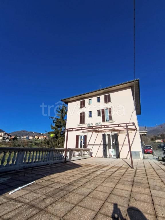 appartamento in vendita a Caprino Bergamasco