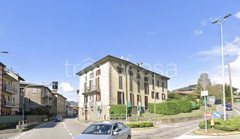 negozio in vendita a Caprino Bergamasco