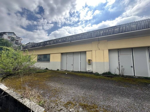 locale commerciale in vendita a Caprino Bergamasco