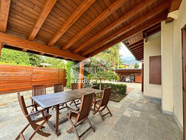 casa indipendente in vendita a Caprino Bergamasco