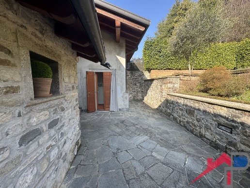 casa indipendente in vendita a Caprino Bergamasco in zona Celana