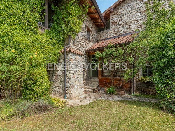 casa indipendente in vendita a Caprino Bergamasco