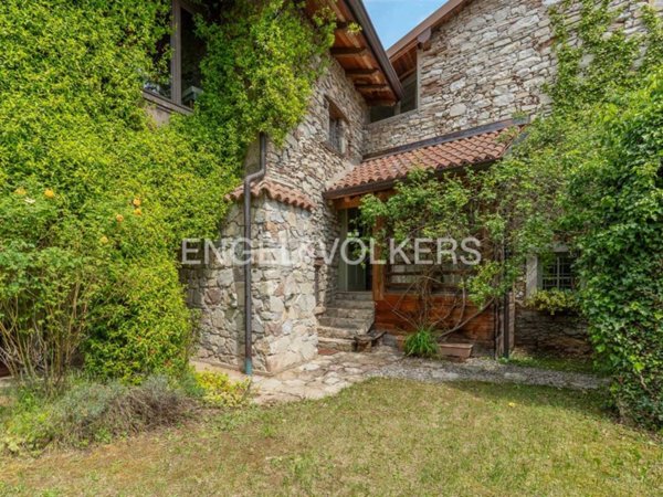 casa indipendente in vendita a Caprino Bergamasco