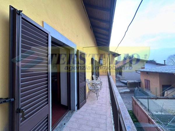 appartamento in vendita a Caprino Bergamasco in zona Ombria