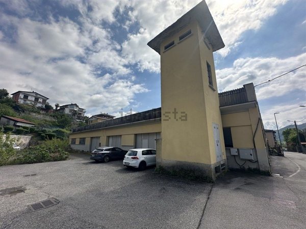 capannone in vendita a Caprino Bergamasco in zona Ombria