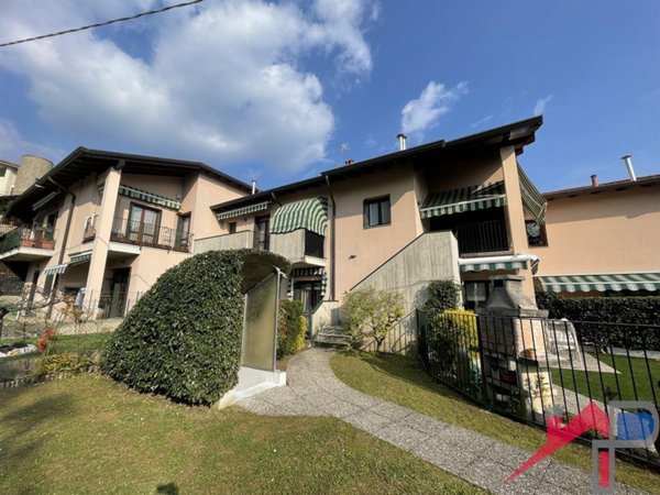 appartamento in vendita a Caprino Bergamasco in zona Ombria
