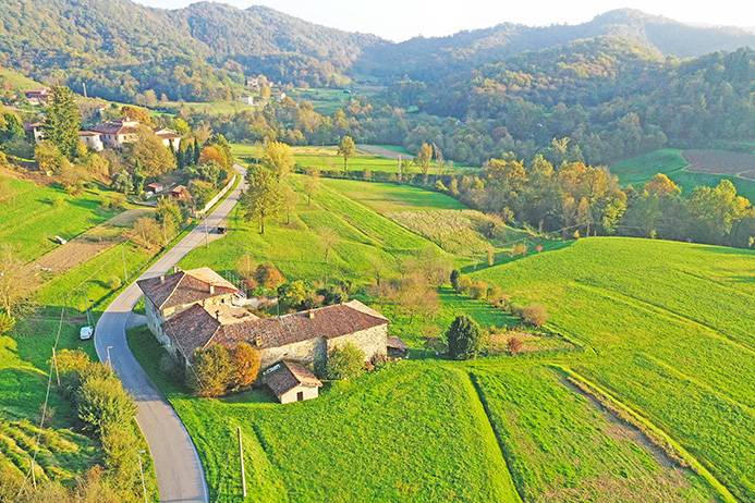 rudere in vendita a Caprino Bergamasco in zona Celana